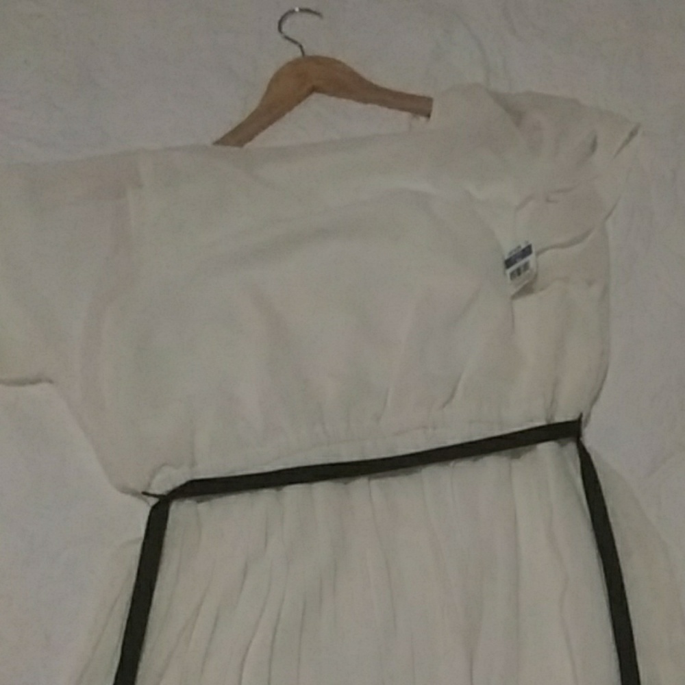 dress with pleats and black belt